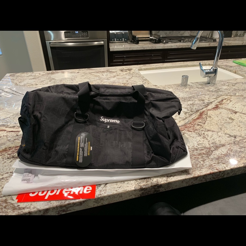 Supreme duffle bag black